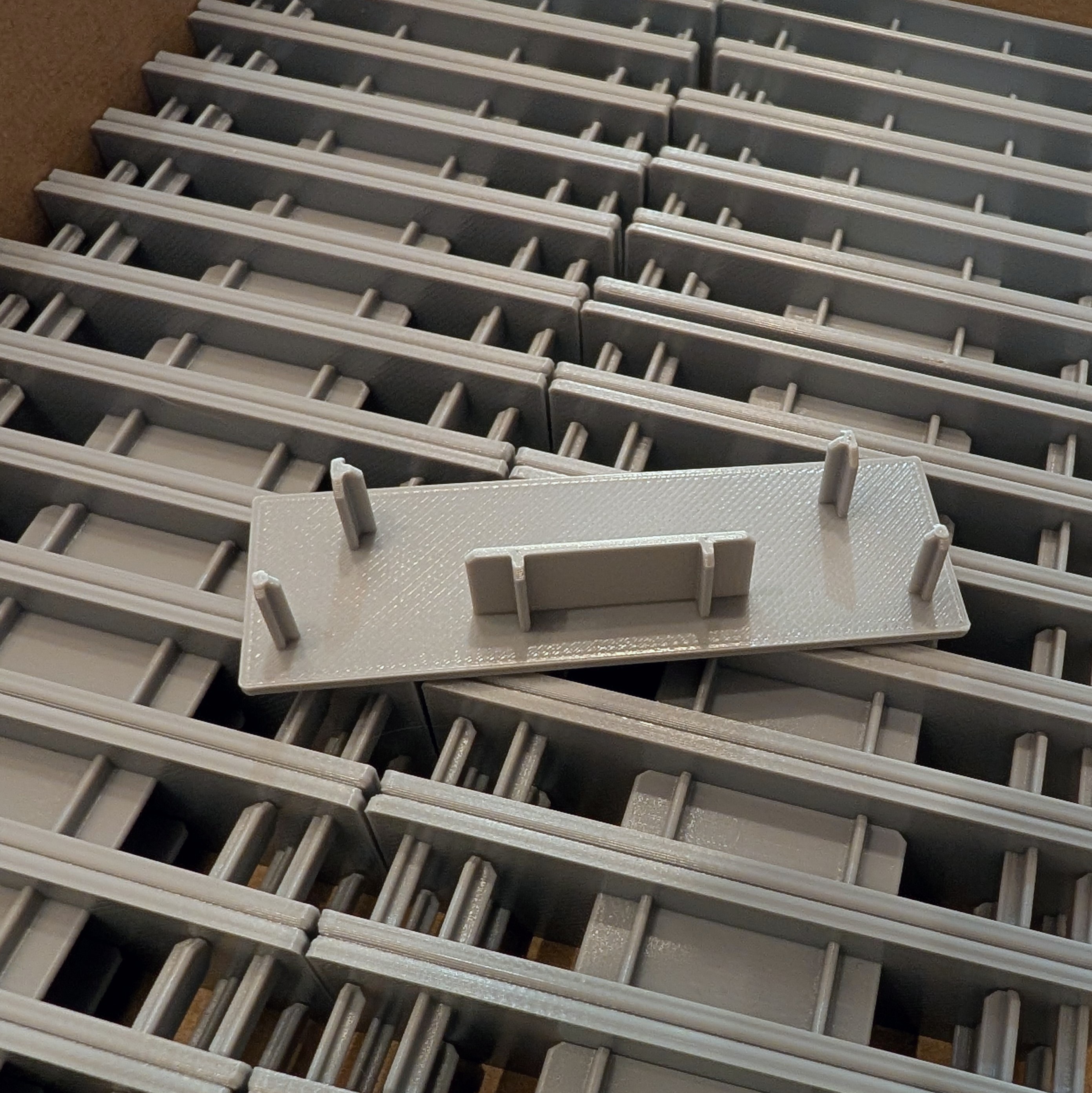 Cache extrusion aluminium imprimé en PETG FDM